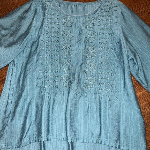 ⭐️Teal Floral Embroidered Wide Quarter Length Sleeve High Low Top Size S/M - Picture 6 of 9